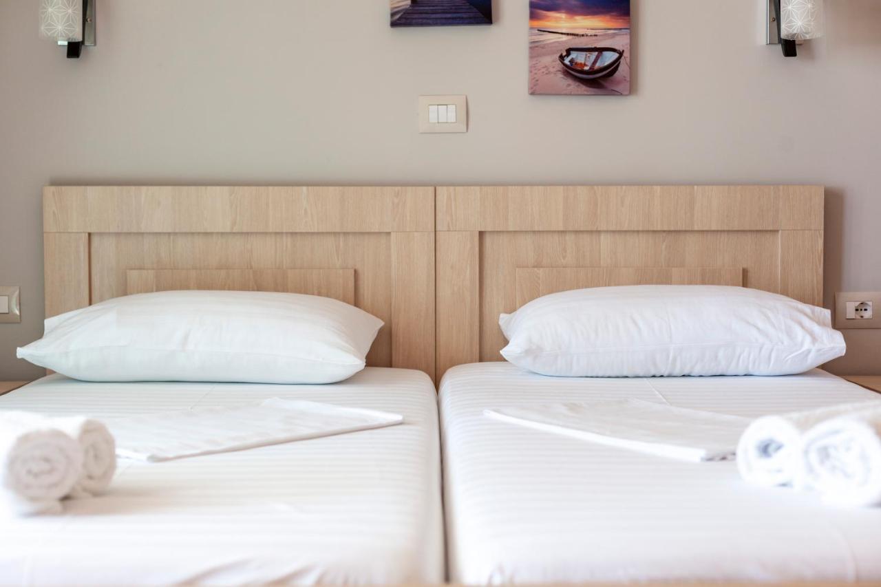 Toni Retzo Rooms Himare Exteriör bild