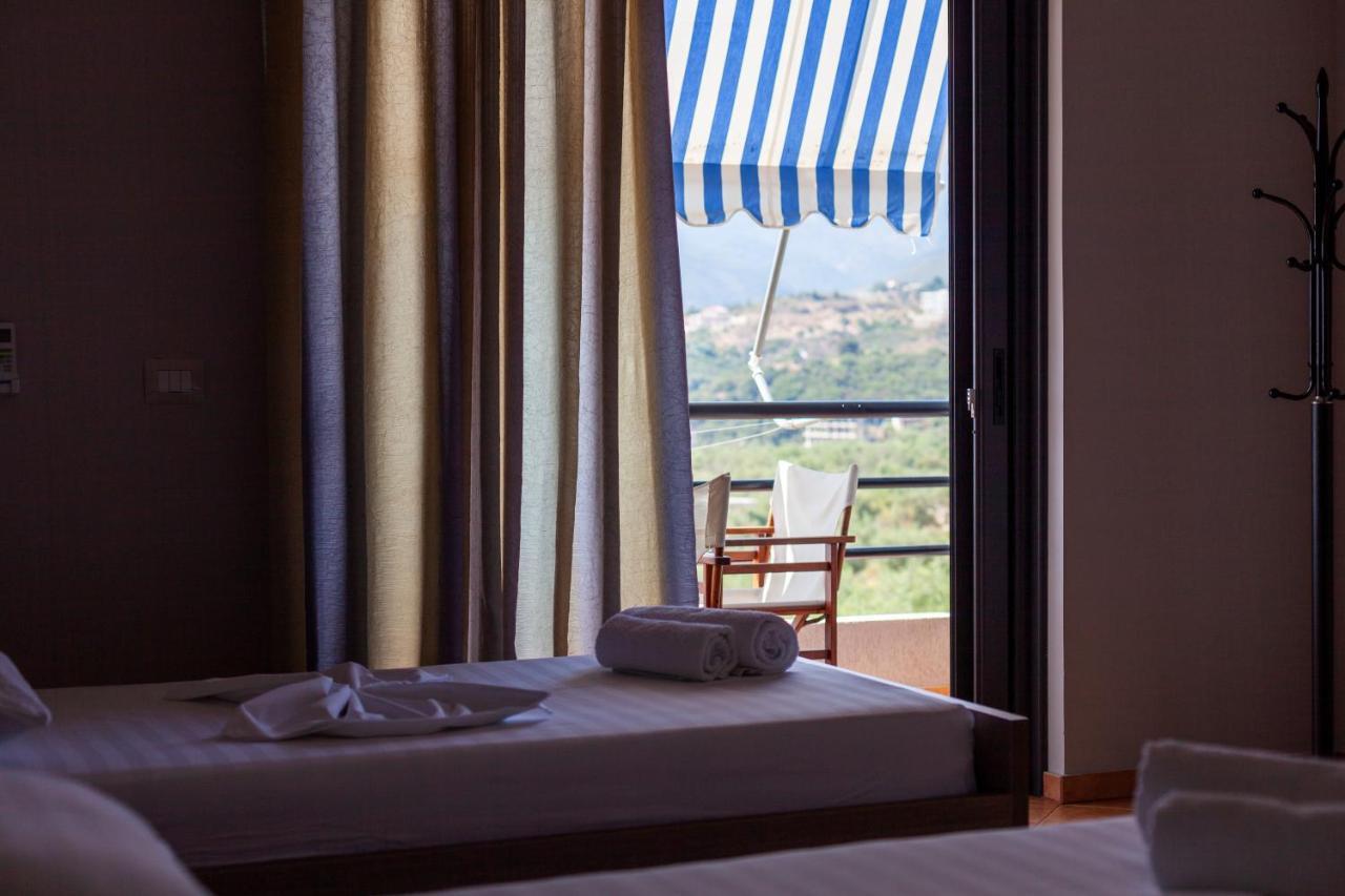Toni Retzo Rooms Himare Exteriör bild